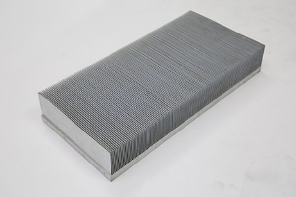 大型光伏铲齿散热器